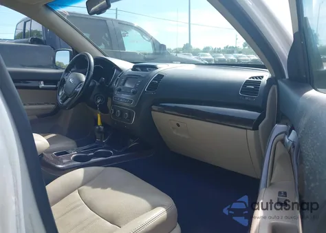 2015 Kia Sorento Lx z USA, uszkodzony, nr VIN 5XYKTCA64FG652689